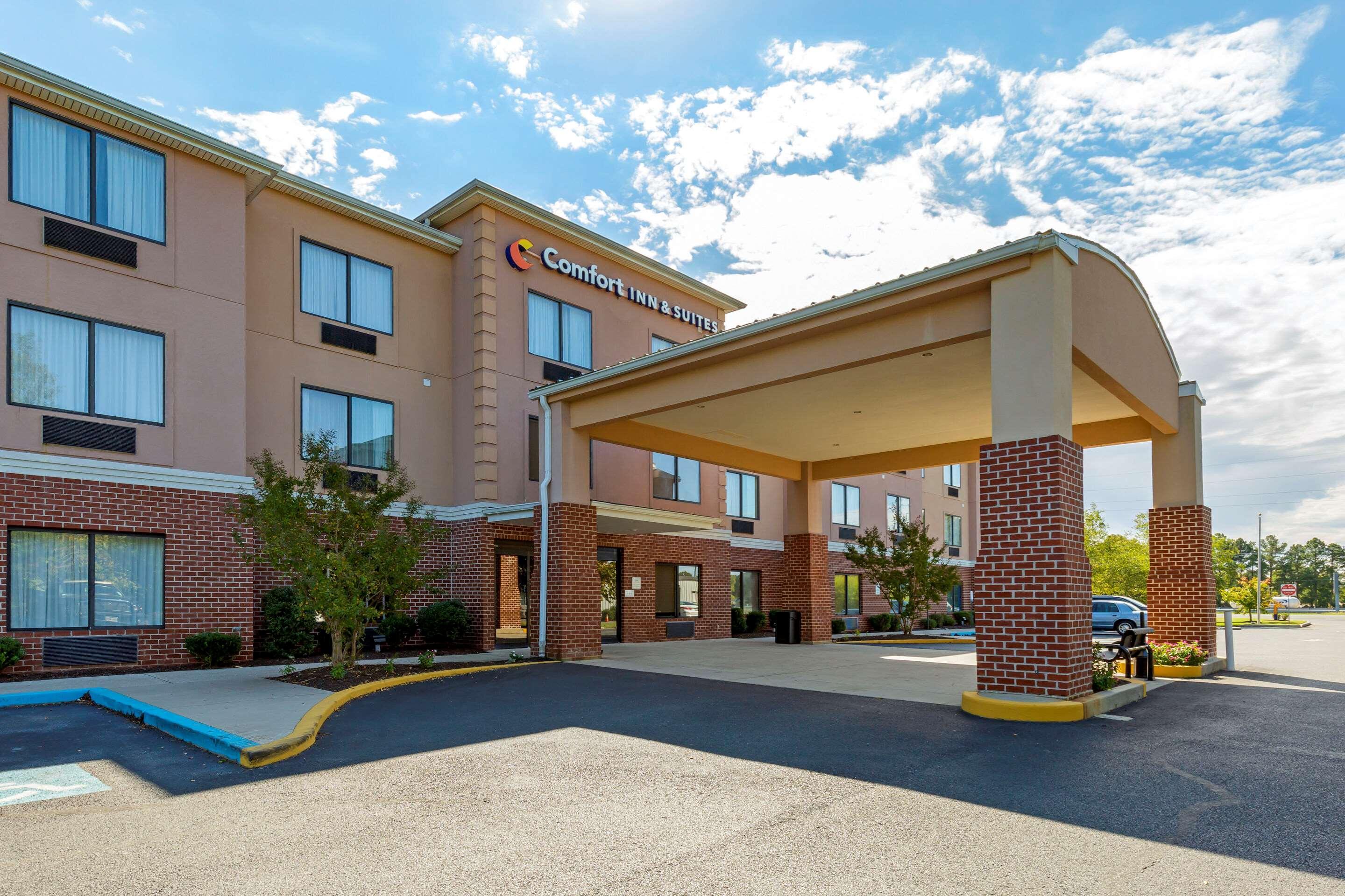 Comfort Inn & Suites Cambridge Exterior photo