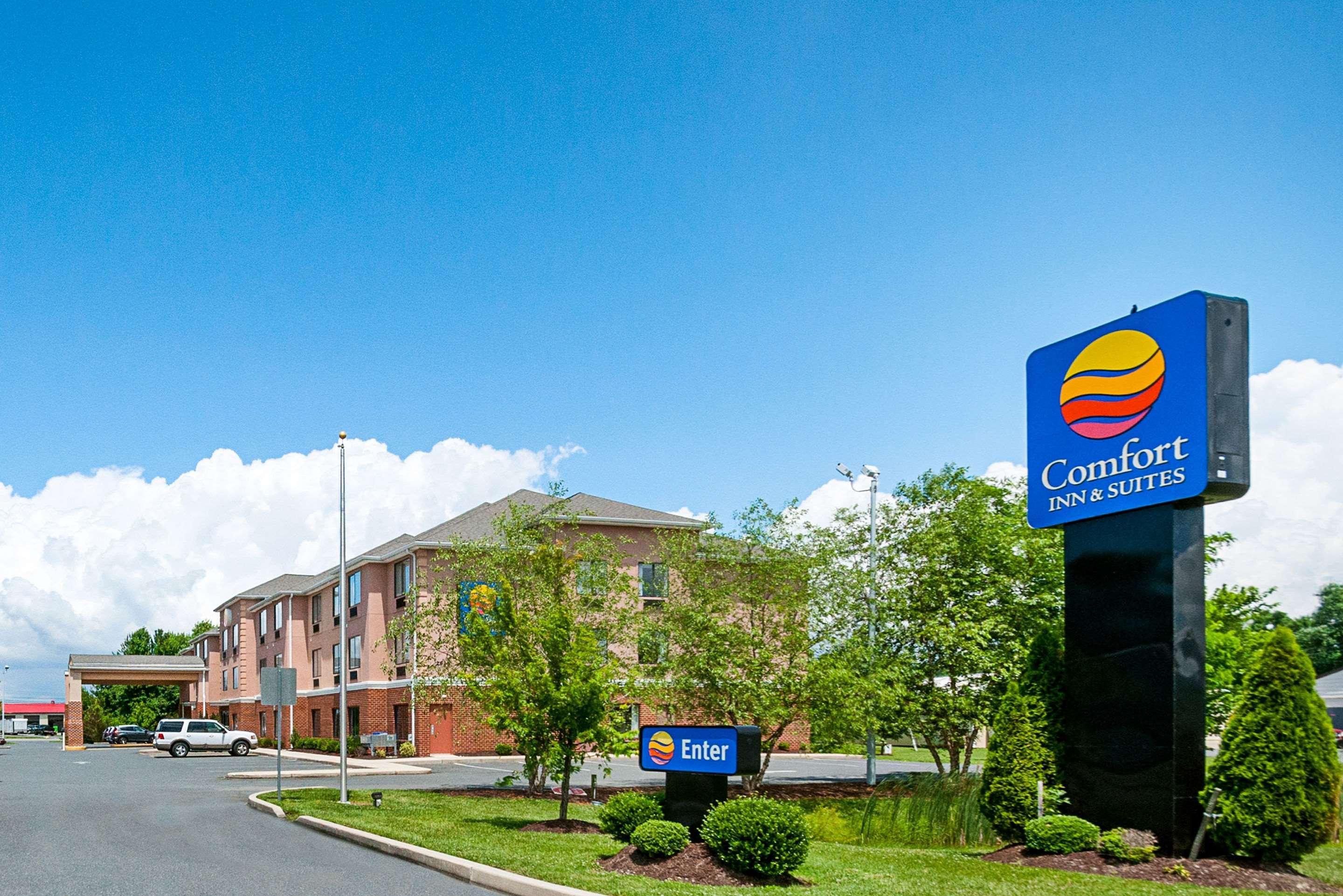 Comfort Inn & Suites Cambridge Exterior photo