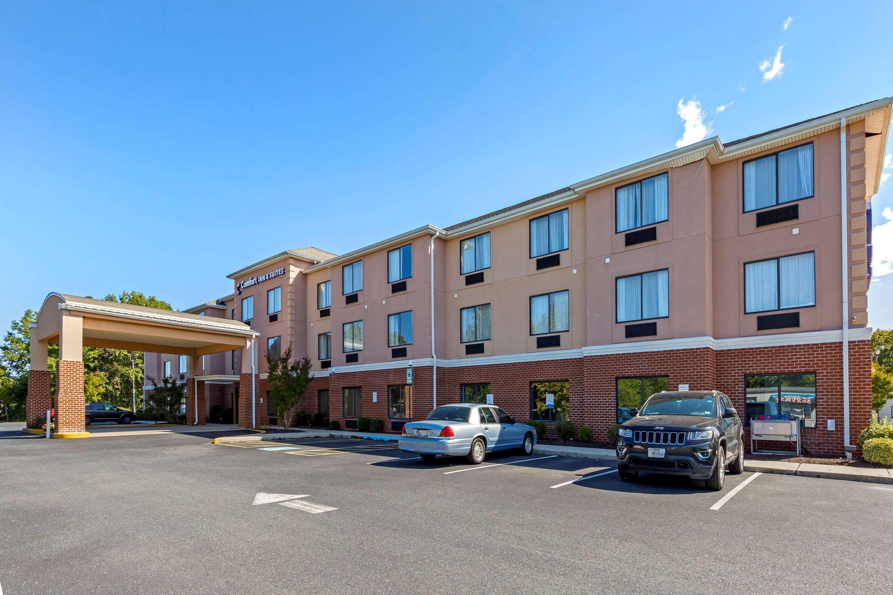 Comfort Inn & Suites Cambridge Exterior photo