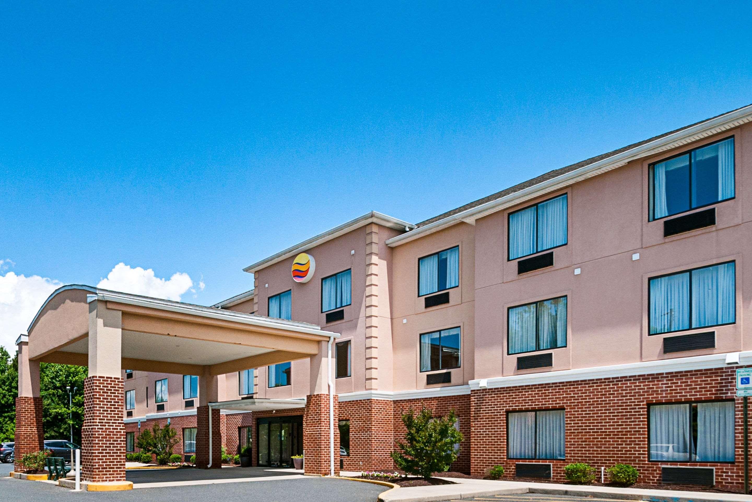 Comfort Inn & Suites Cambridge Exterior photo